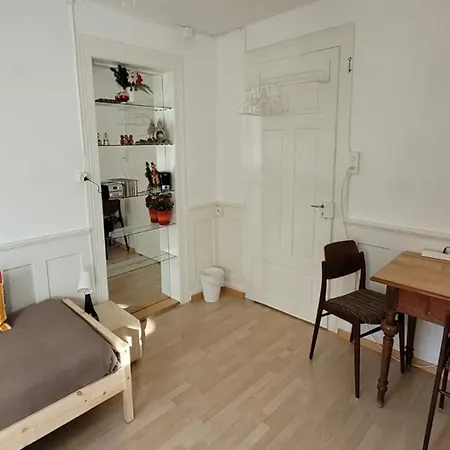 Quarto em Acomodações Particulares 2 Zentral-ruhig Mit Flair Gertrud Schloessli *
