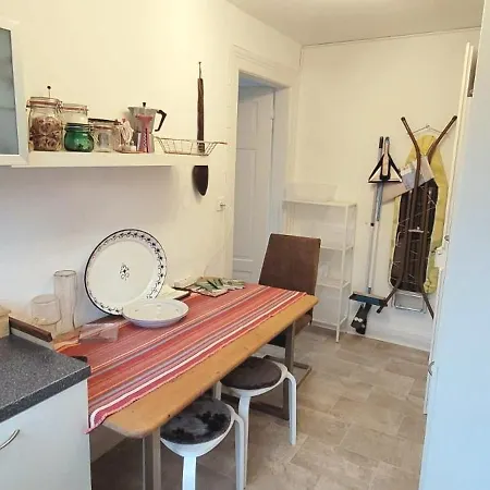 Quarto em Acomodações Particulares 2 Zentral-ruhig Mit Flair Gertrud Schloessli *